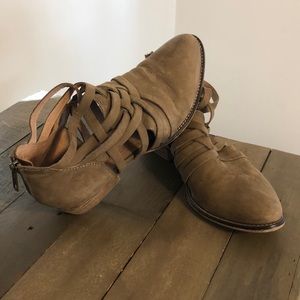 Seychelles woven booties!